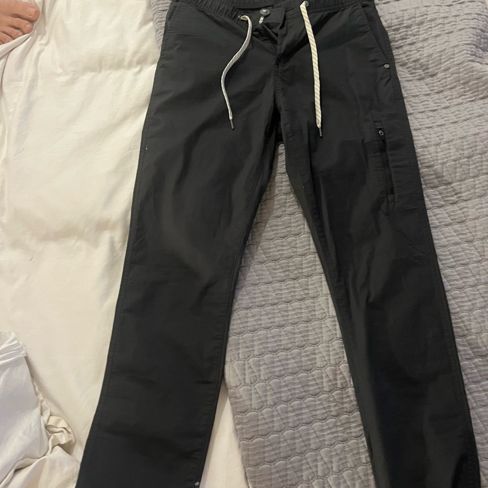 Vuori Women’s athleisure pants - size small never worn